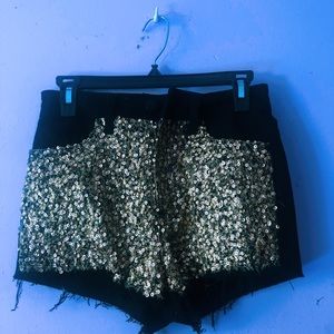 UO HIGH CHEEKY SHORTS